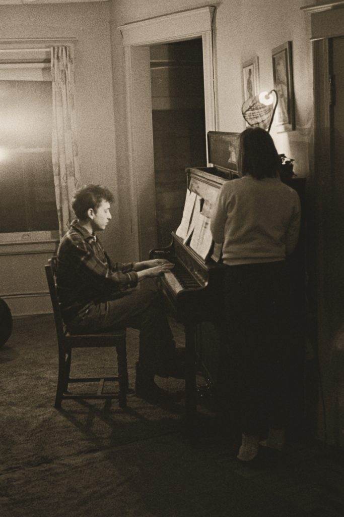 Bob Dylan playing piano