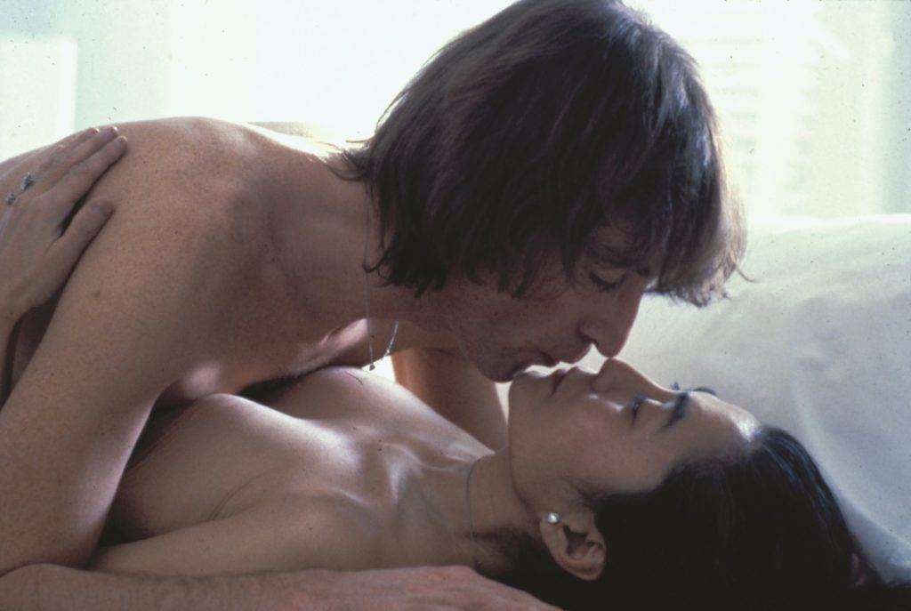 John and Yoko are kissing