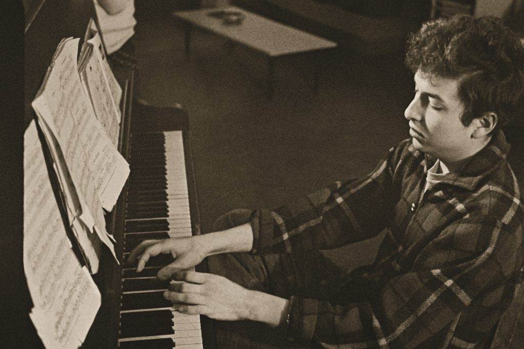 Bob Dylan plays piano